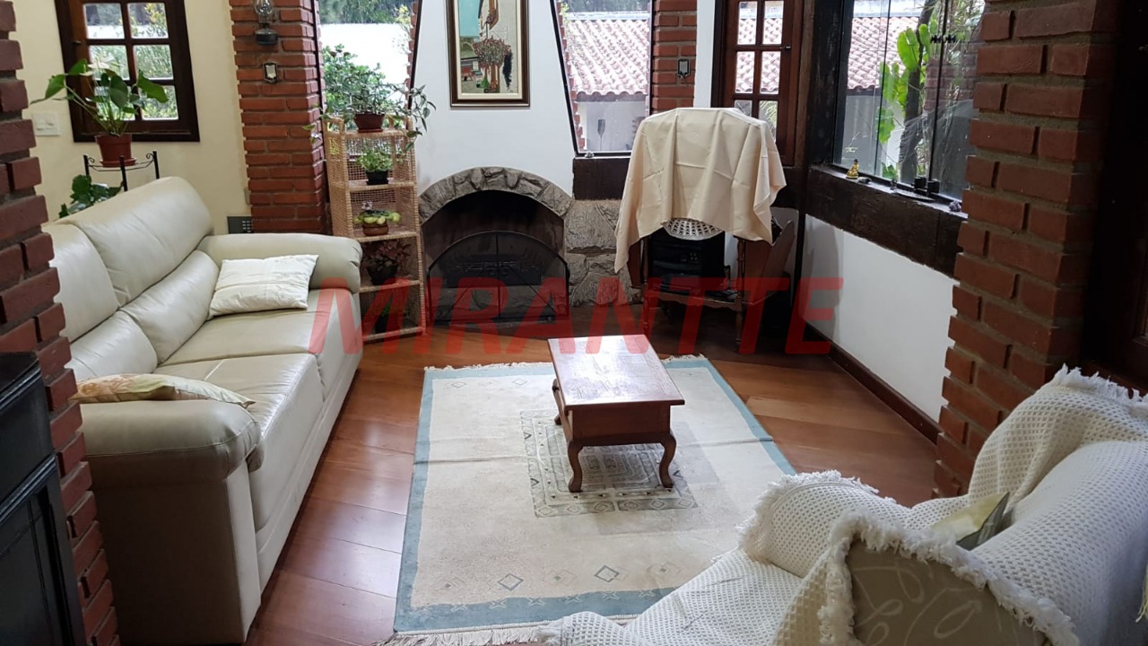 Sobrado de 550m² com 4 quartos em Serra Da Cantareira