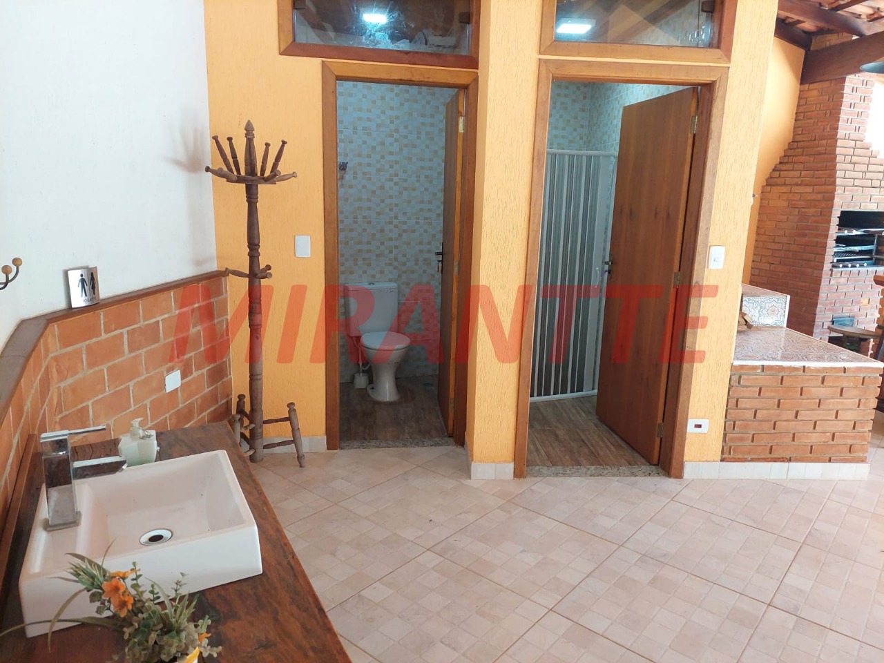 Sobrado de 550m² com 4 quartos em Serra Da Cantareira