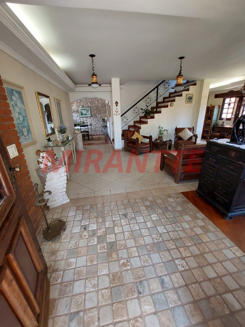 Sobrado de 550m² com 4 quartos em Serra Da Cantareira