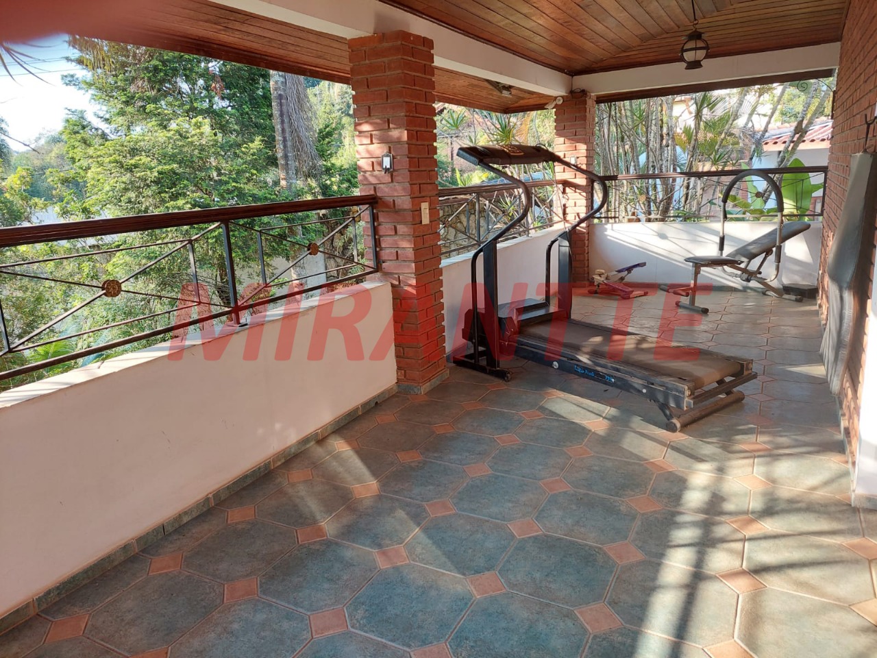 Sobrado de 550m² com 4 quartos em Serra Da Cantareira