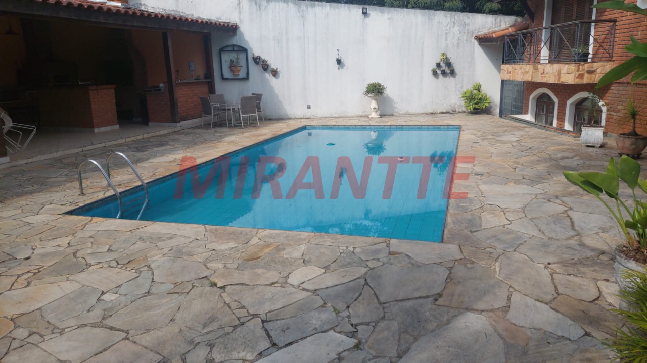 Sobrado de 550m² com 4 quartos em Serra Da Cantareira