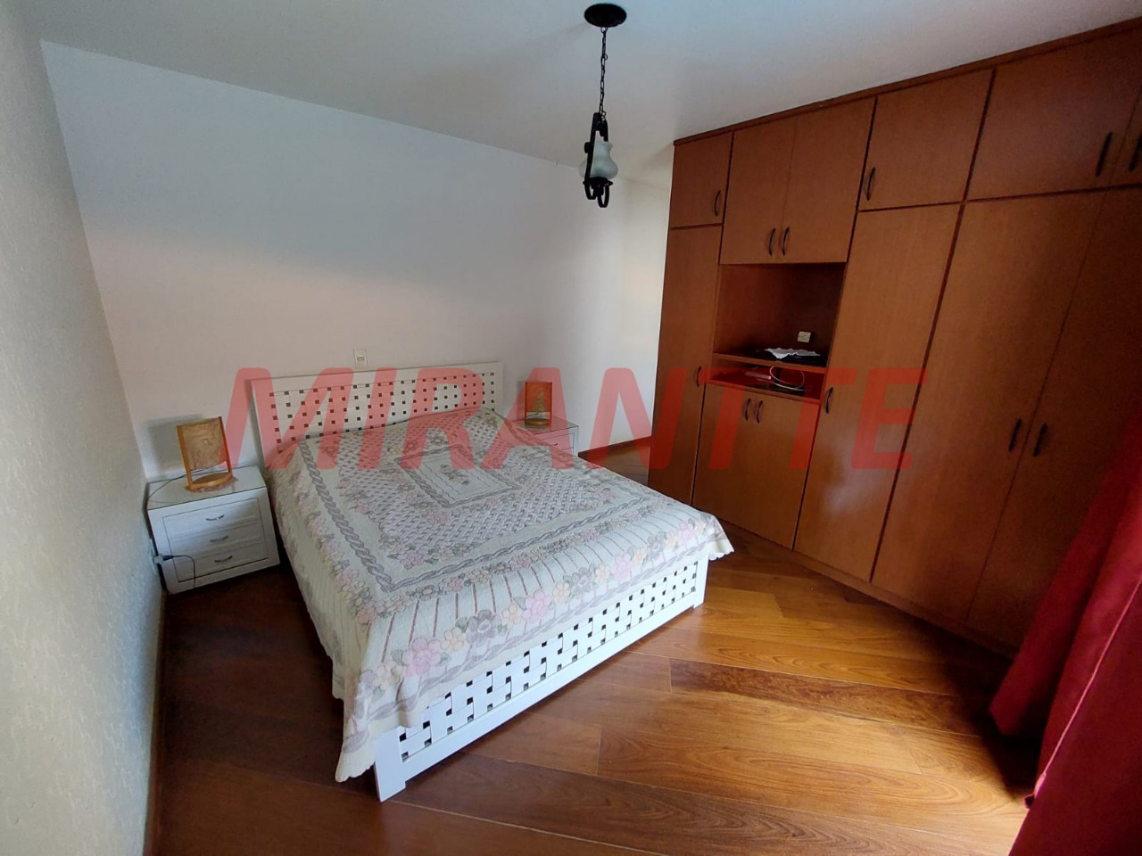 Sobrado de 550m² com 4 quartos em Serra Da Cantareira