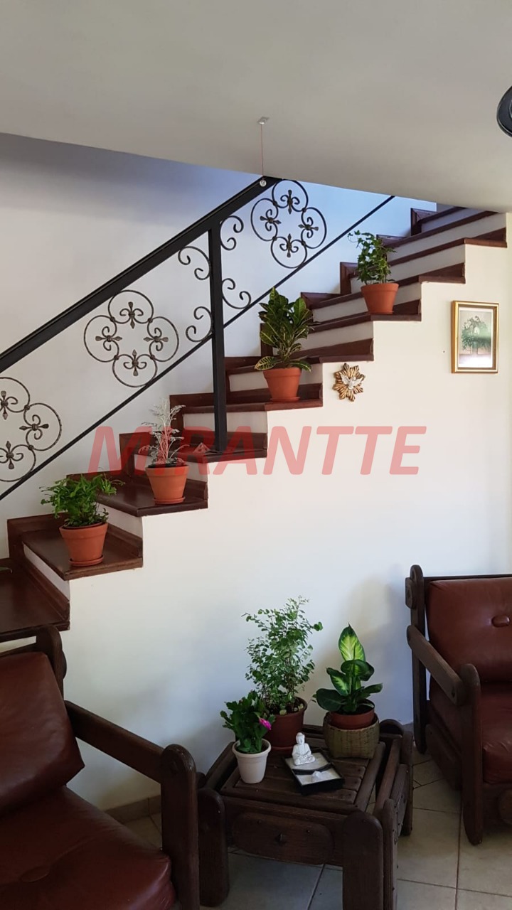 Sobrado de 550m² com 4 quartos em Serra Da Cantareira