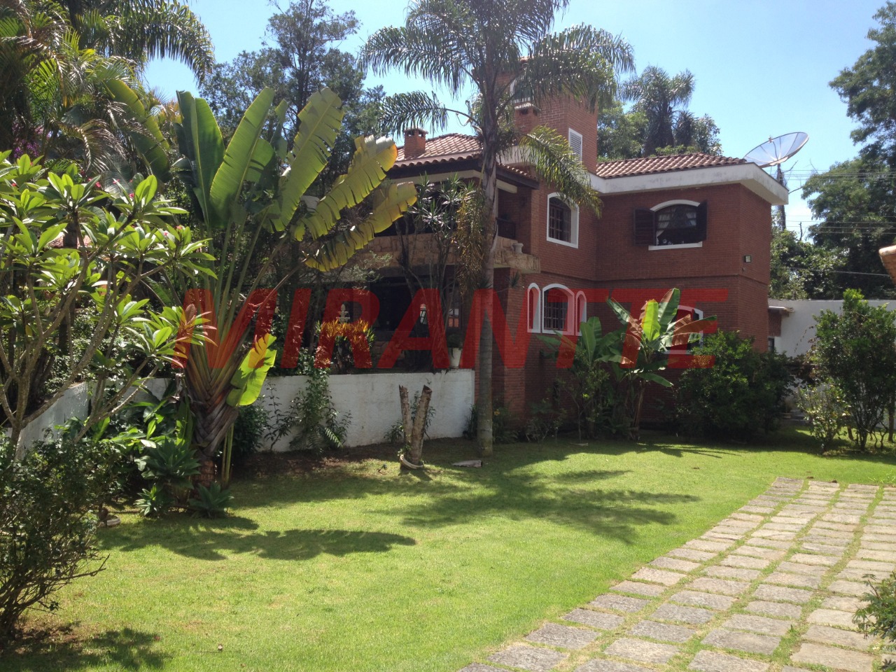 Sobrado de 550m² com 4 quartos em Serra Da Cantareira