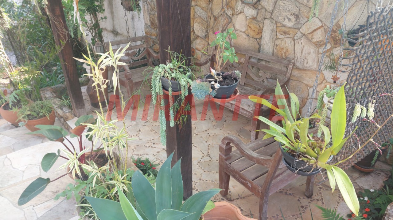 Sobrado de 550m² com 4 quartos em Serra Da Cantareira