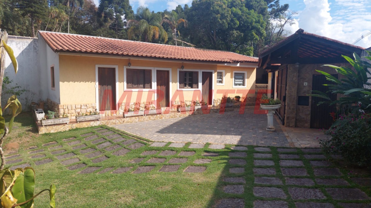 Sobrado de 550m² com 4 quartos em Serra Da Cantareira