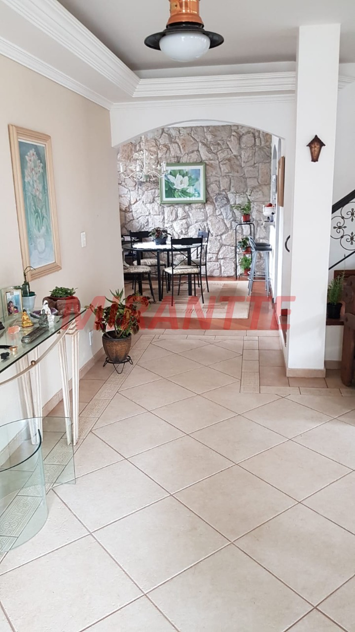 Sobrado de 550m² com 4 quartos em Serra Da Cantareira