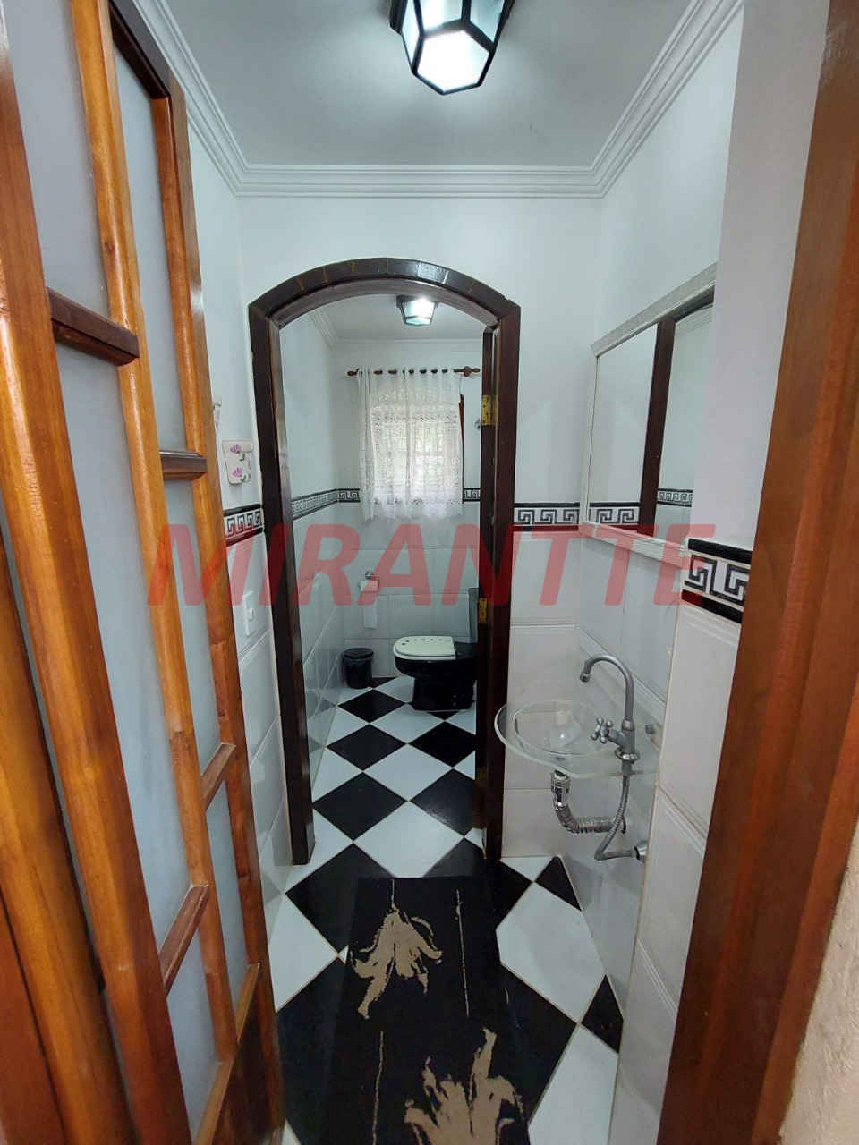 Sobrado de 550m² com 4 quartos em Serra Da Cantareira