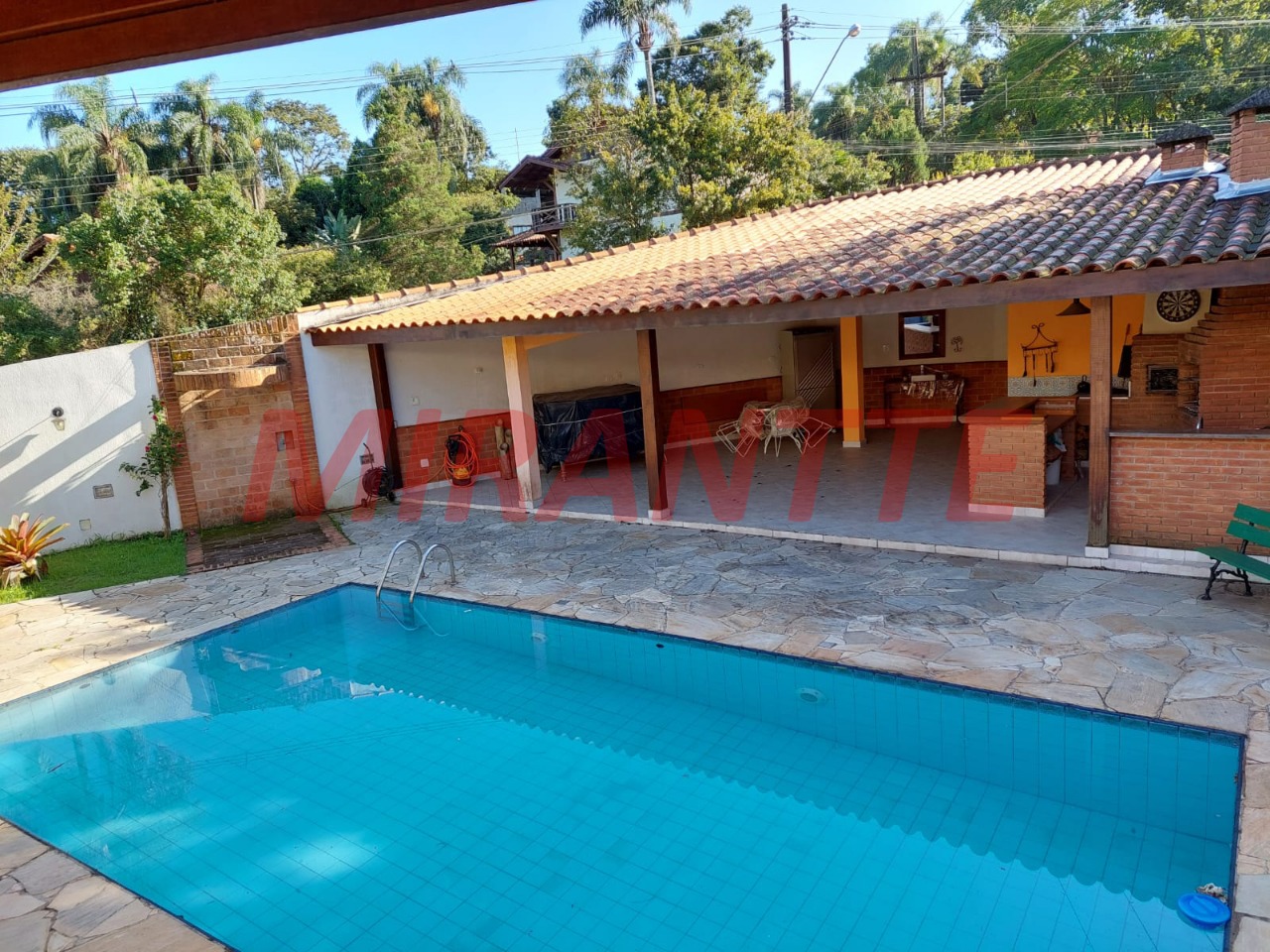 Sobrado de 550m² com 4 quartos em Serra Da Cantareira