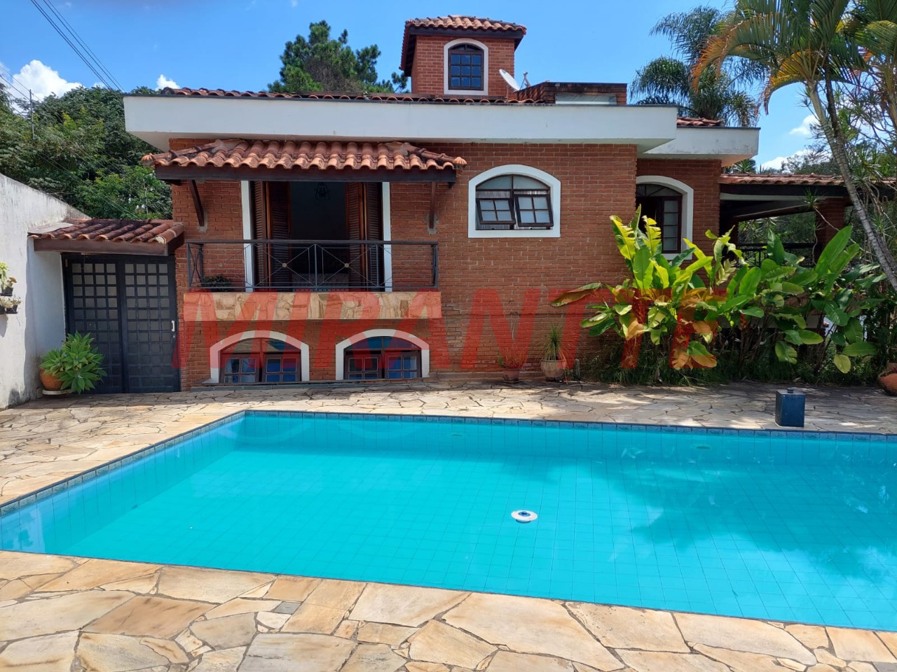 Sobrado de 550m² com 4 quartos em Serra Da Cantareira