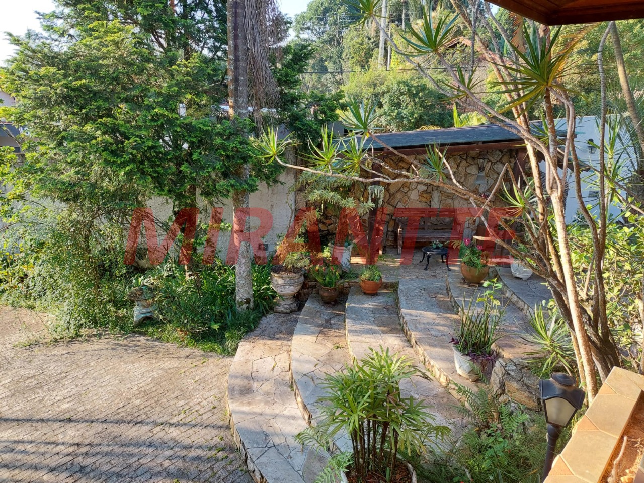 Sobrado de 550m² com 4 quartos em Serra Da Cantareira