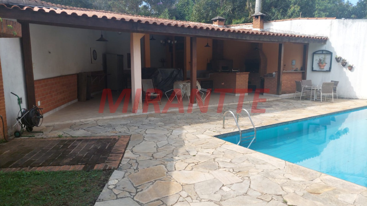 Sobrado de 550m² com 4 quartos em Serra Da Cantareira