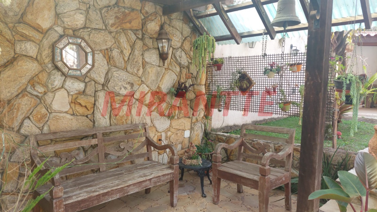 Sobrado de 550m² com 4 quartos em Serra Da Cantareira