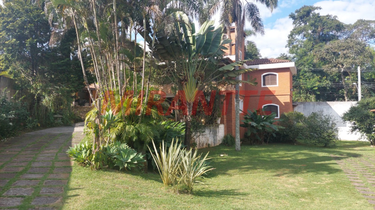 Sobrado de 550m² com 4 quartos em Serra Da Cantareira