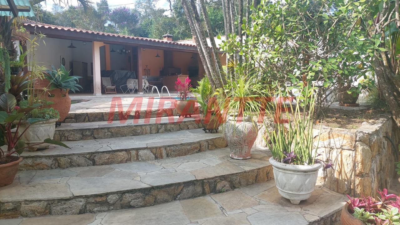 Sobrado de 550m² com 4 quartos em Serra Da Cantareira