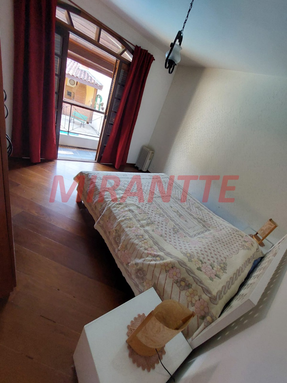 Sobrado de 550m² com 4 quartos em Serra Da Cantareira