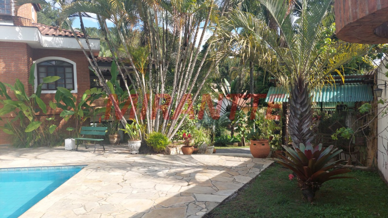 Sobrado de 550m² com 4 quartos em Serra Da Cantareira