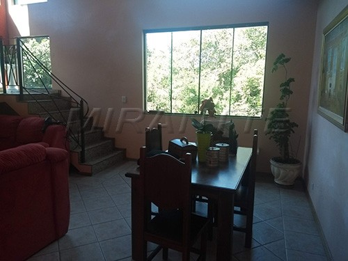 Sobrado de 350m² com 3 quartos em Serra da Cantareira