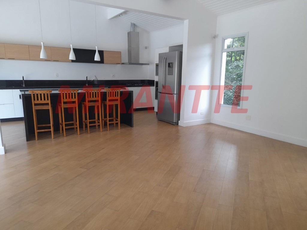 Sobrado de 300m² com 3 quartos em Serra Da Cantareira