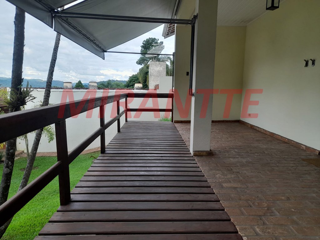 Sobrado de 300m² com 3 quartos em Serra Da Cantareira