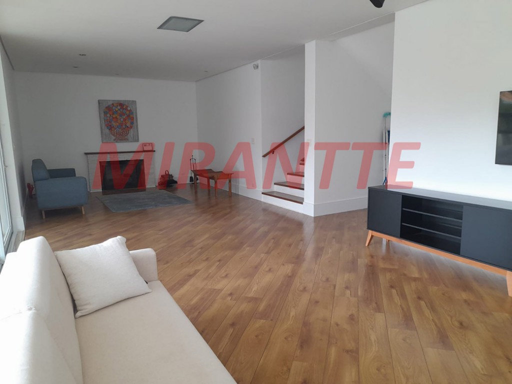 Sobrado de 300m² com 3 quartos em Serra Da Cantareira