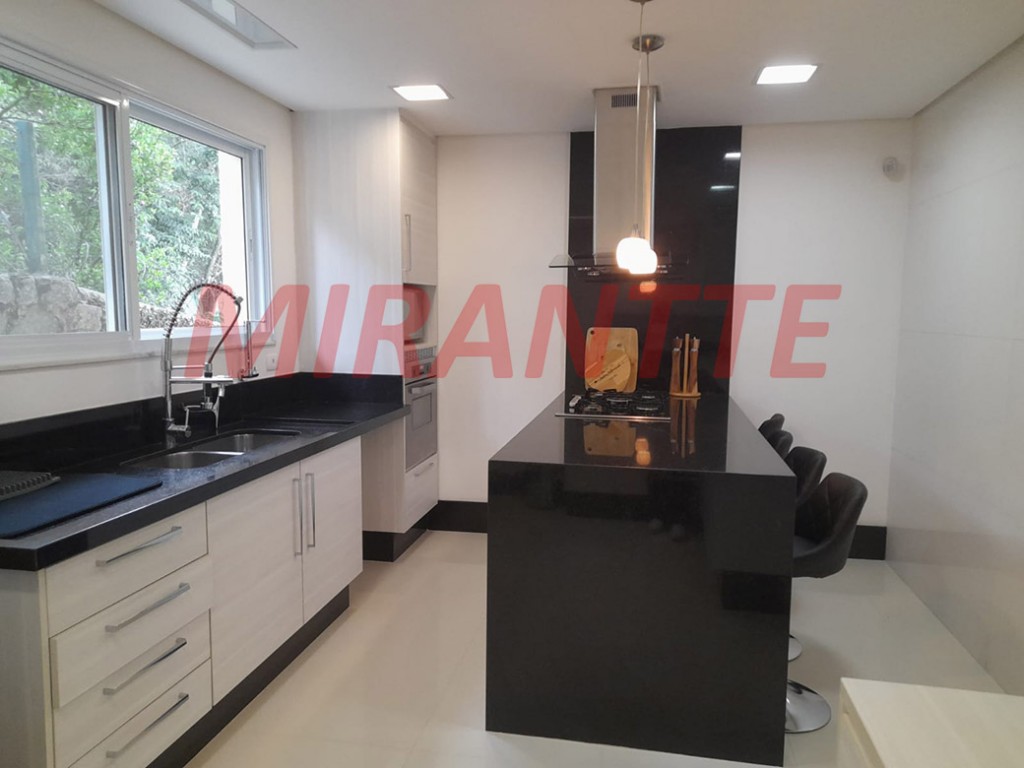 Sobrado de 300m² com 3 quartos em Serra Da Cantareira