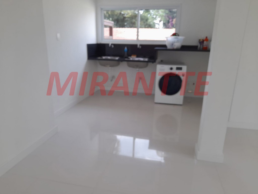 Sobrado de 300m² com 3 quartos em Serra Da Cantareira