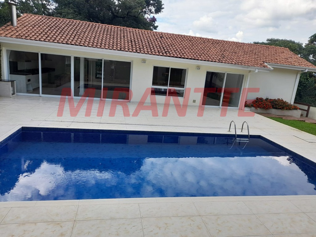 Sobrado de 300m² com 3 quartos em Serra Da Cantareira