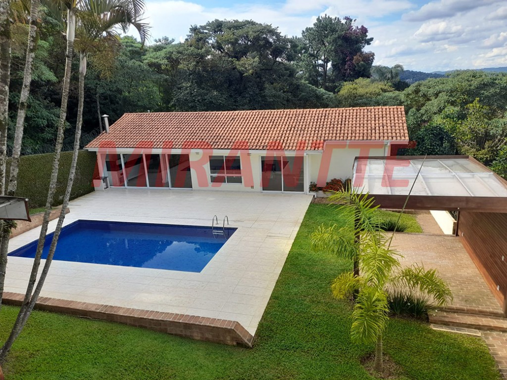 Sobrado de 300m² com 3 quartos em Serra Da Cantareira