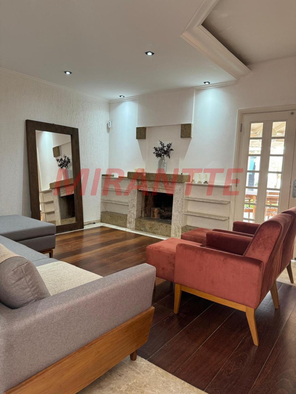 Sobrado de 384m² com 2 quartos em Tremembe