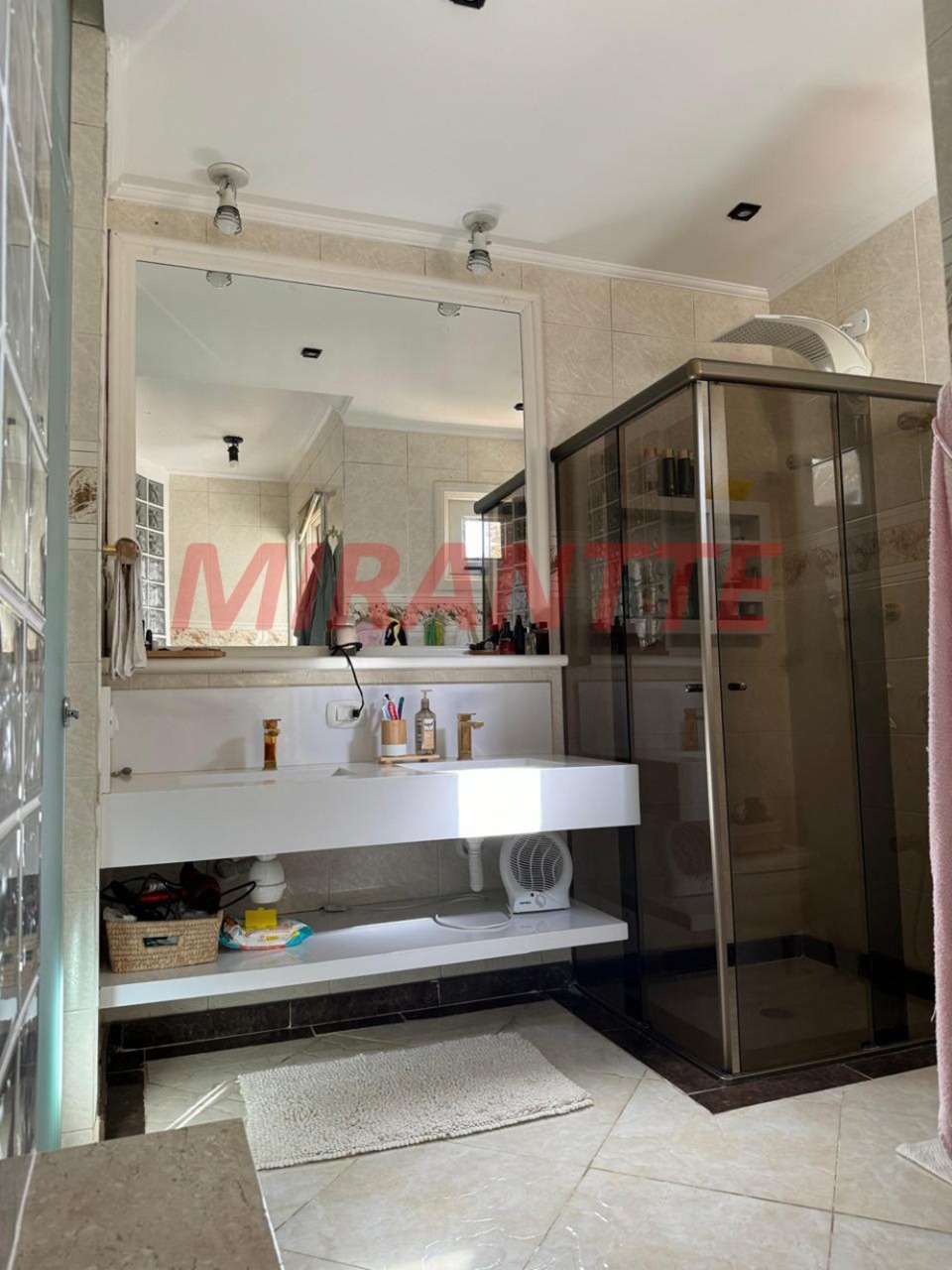 Sobrado de 384m² com 2 quartos em Tremembe