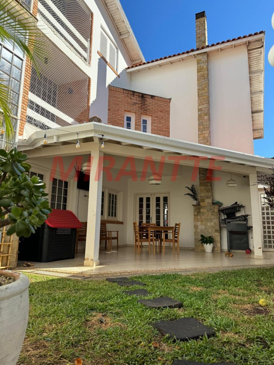 Sobrado de 384m² com 2 quartos em Tremembe