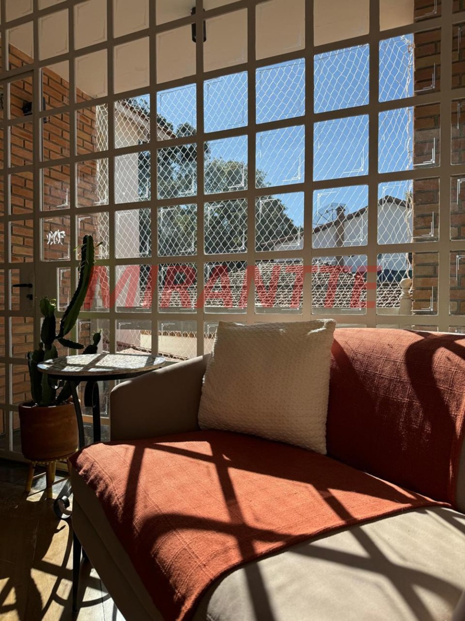 Sobrado de 384m² com 2 quartos em Tremembe