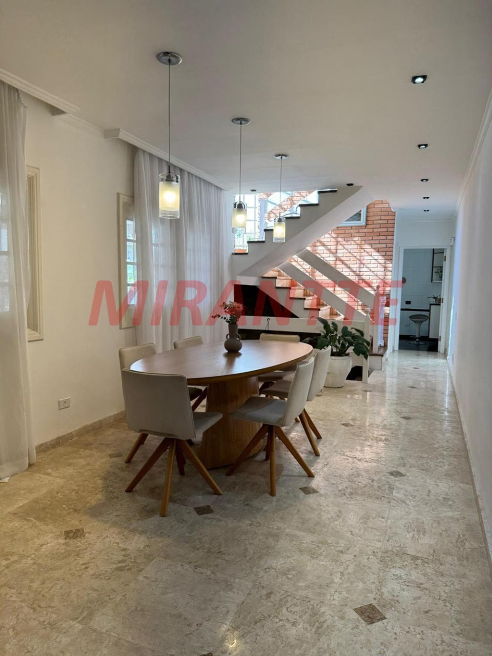 Sobrado de 384m² com 2 quartos em Tremembe