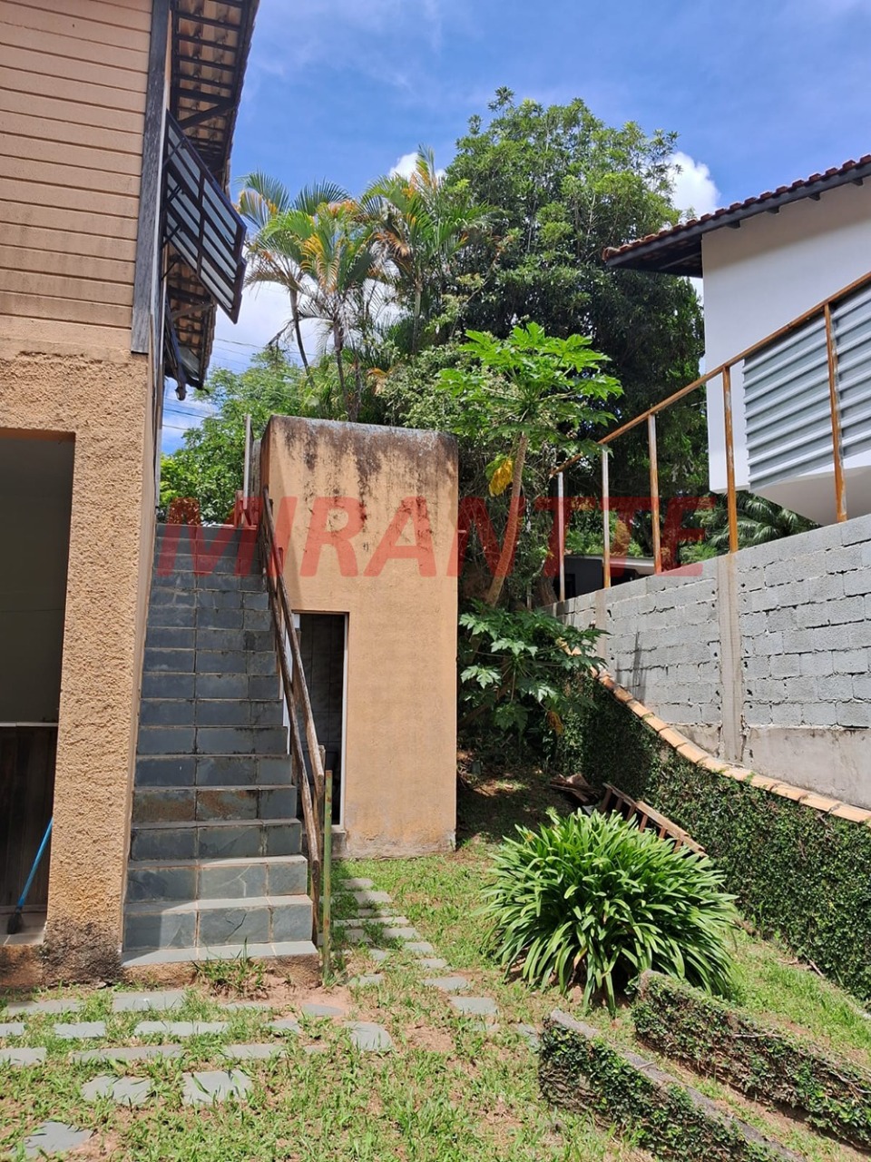 Cond. fechado de 222.22m² com 6 quartos em Alpes Da Cantareira