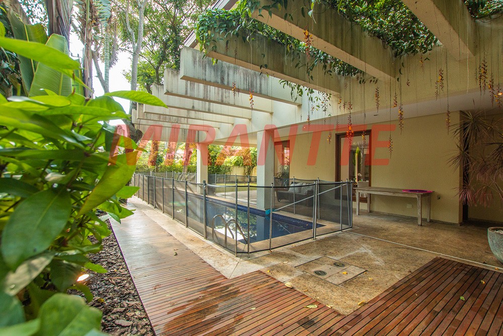 Cond. fechado de 778m² com 4 quartos em Cidade Jardim
