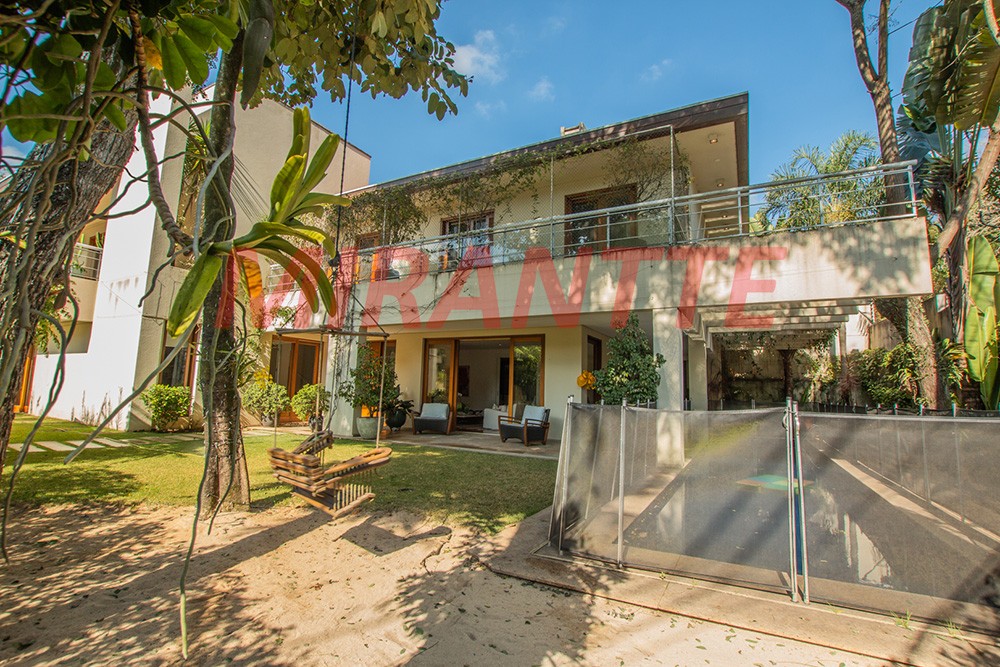 Cond. fechado de 778m² com 4 quartos em Cidade Jardim
