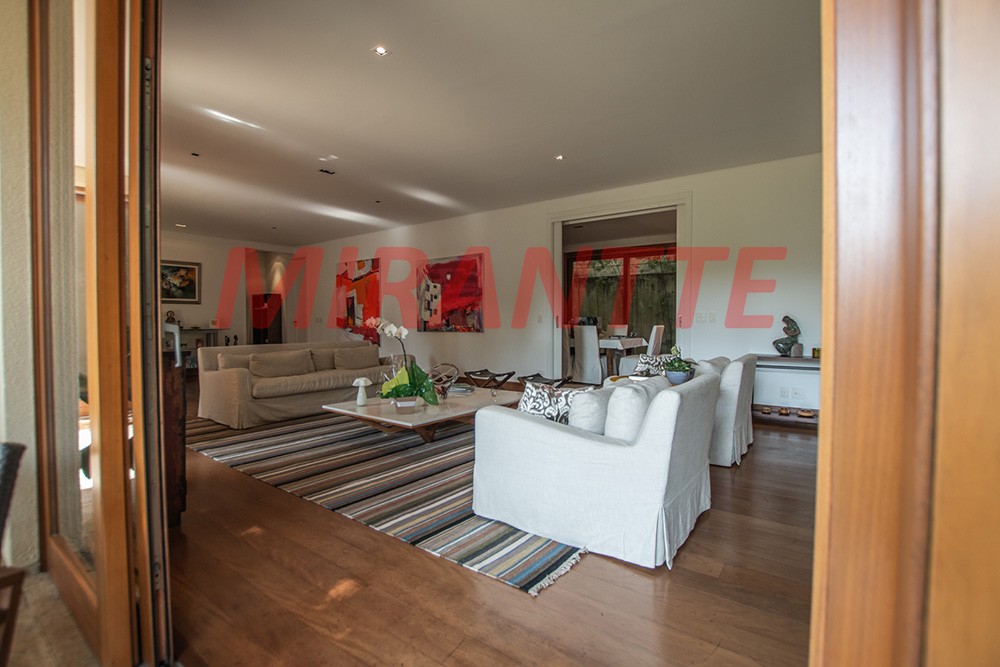 Cond. fechado de 778m² com 4 quartos em Cidade Jardim