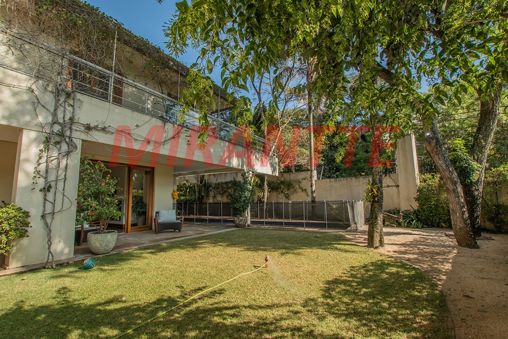 Cond. fechado de 778m² com 4 quartos em Cidade Jardim