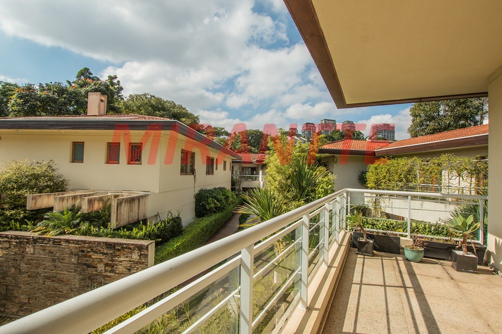 Cond. fechado de 778m² com 4 quartos em Cidade Jardim