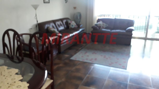 Sobrado de 280m² com 3 quartos em Vila Mazzei