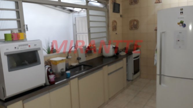 Sobrado de 280m² com 3 quartos em Vila Mazzei