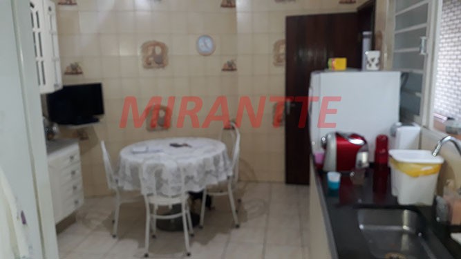 Sobrado de 280m² com 3 quartos em Vila Mazzei