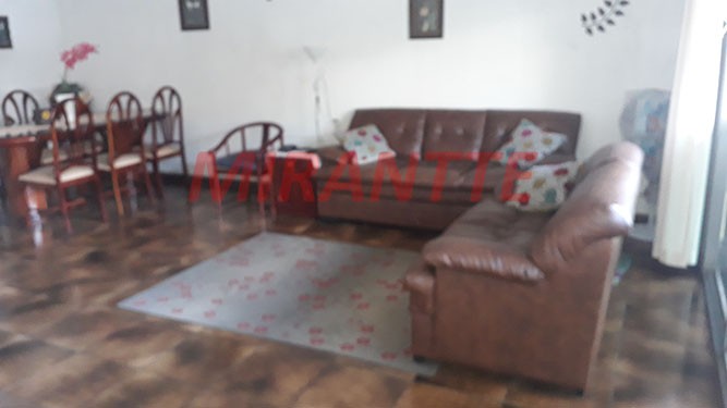 Sobrado de 280m² com 3 quartos em Vila Mazzei