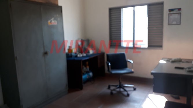 Sobrado de 280m² com 3 quartos em Vila Mazzei
