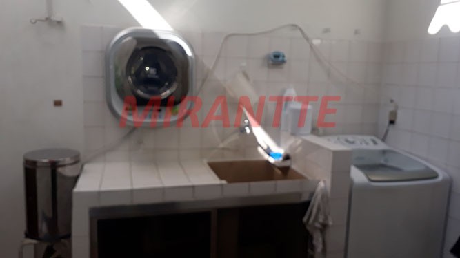 Sobrado de 280m² com 3 quartos em Vila Mazzei