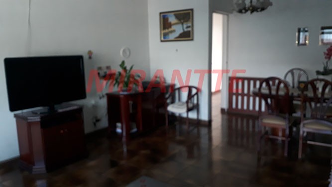 Sobrado de 280m² com 3 quartos em Vila Mazzei