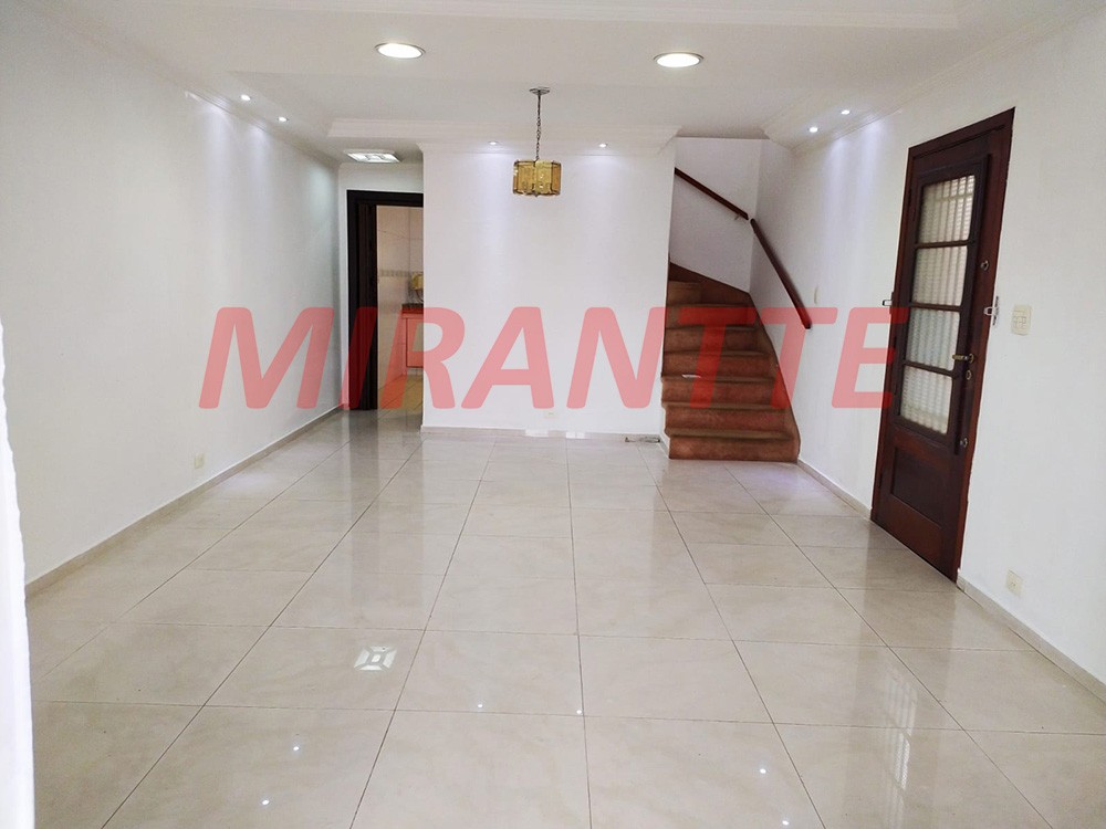 Sobrado de 220m² com 3 quartos em Água Fria