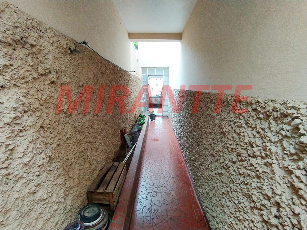 Sobrado de 220m² com 3 quartos em Água Fria