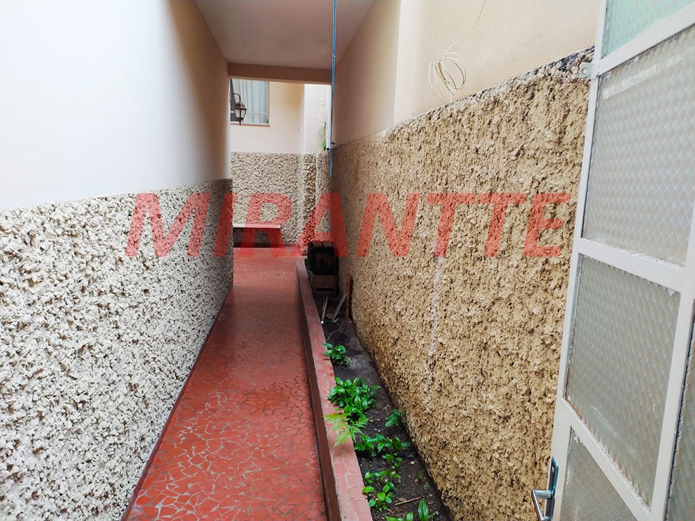 Sobrado de 220m² com 3 quartos em Água Fria